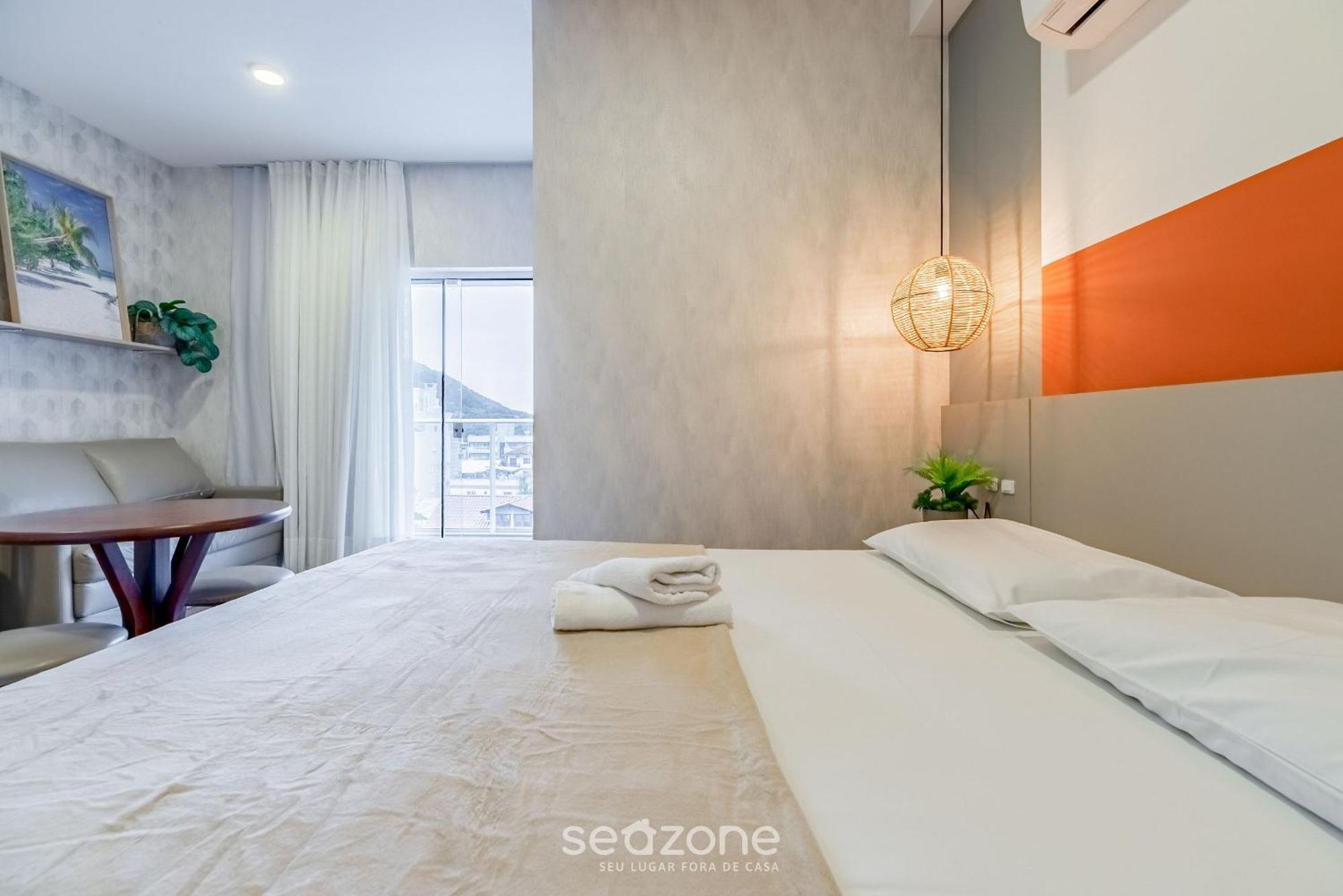 Lindos Studios Vec Бомбіняс Номер фото