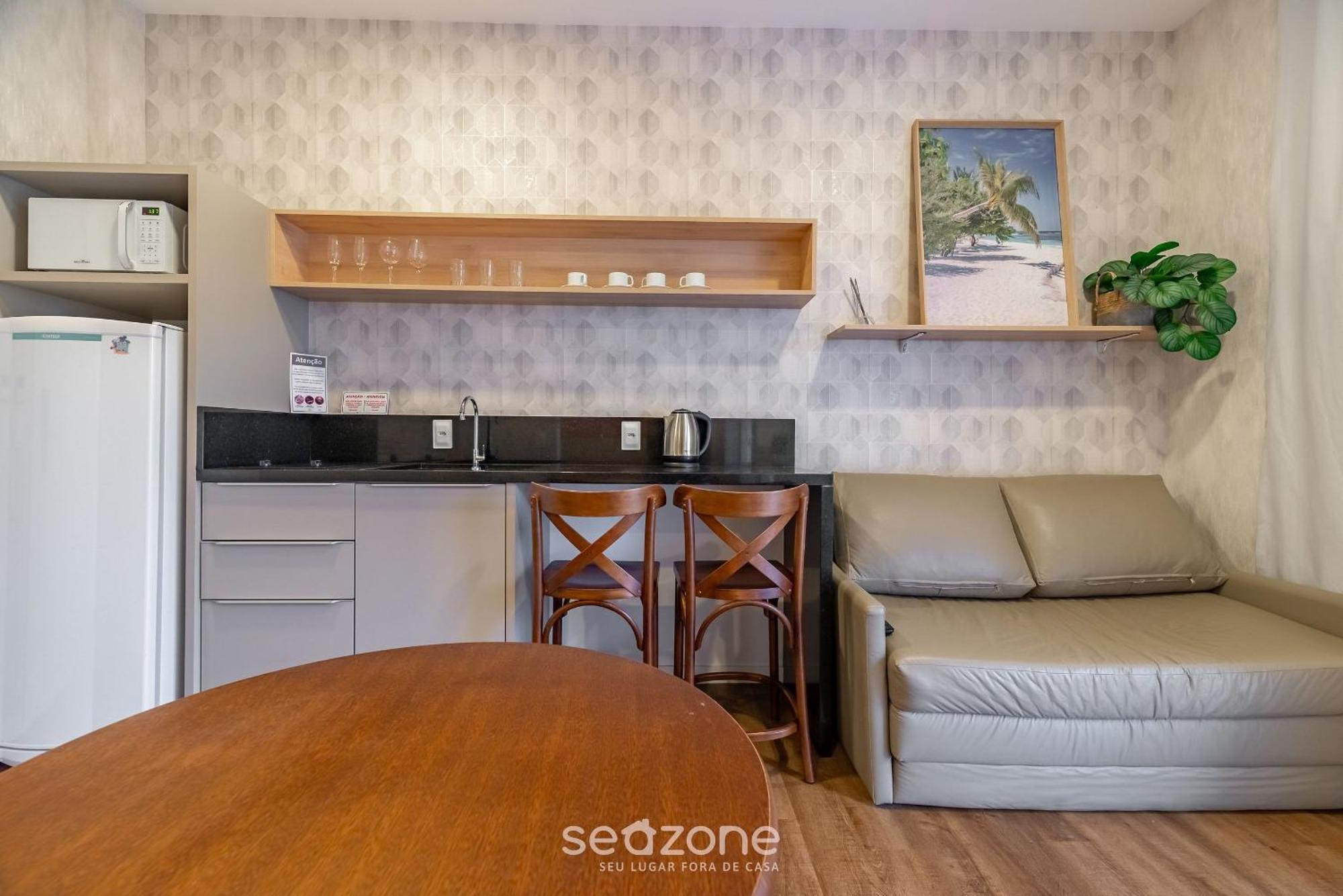 Lindos Studios Vec Бомбіняс Номер фото