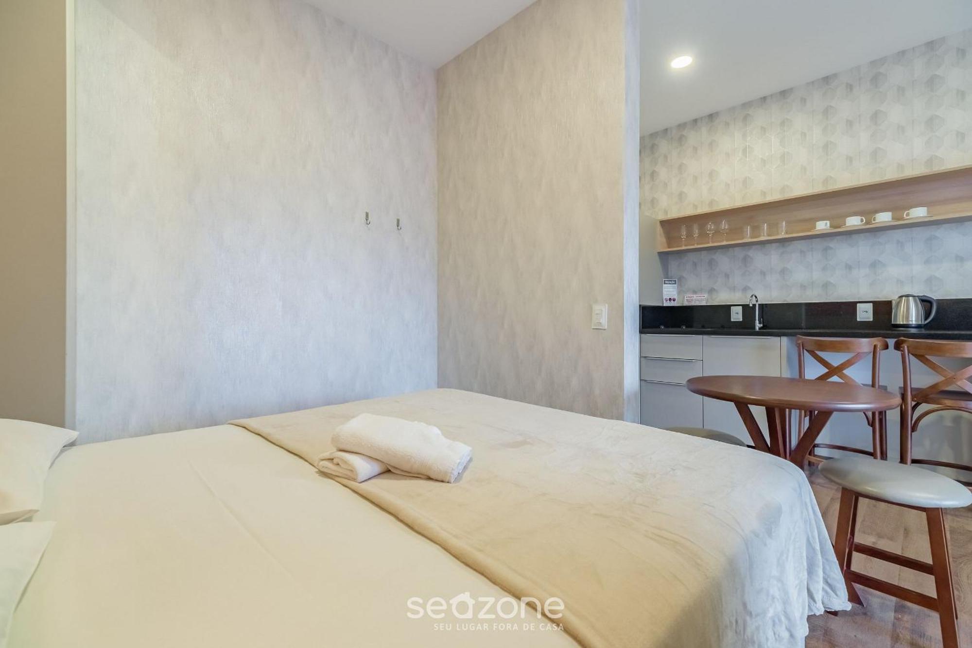 Lindos Studios Vec Бомбіняс Номер фото