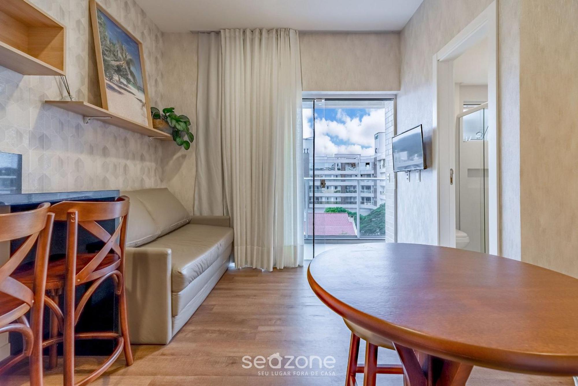 Lindos Studios Vec Бомбіняс Номер фото
